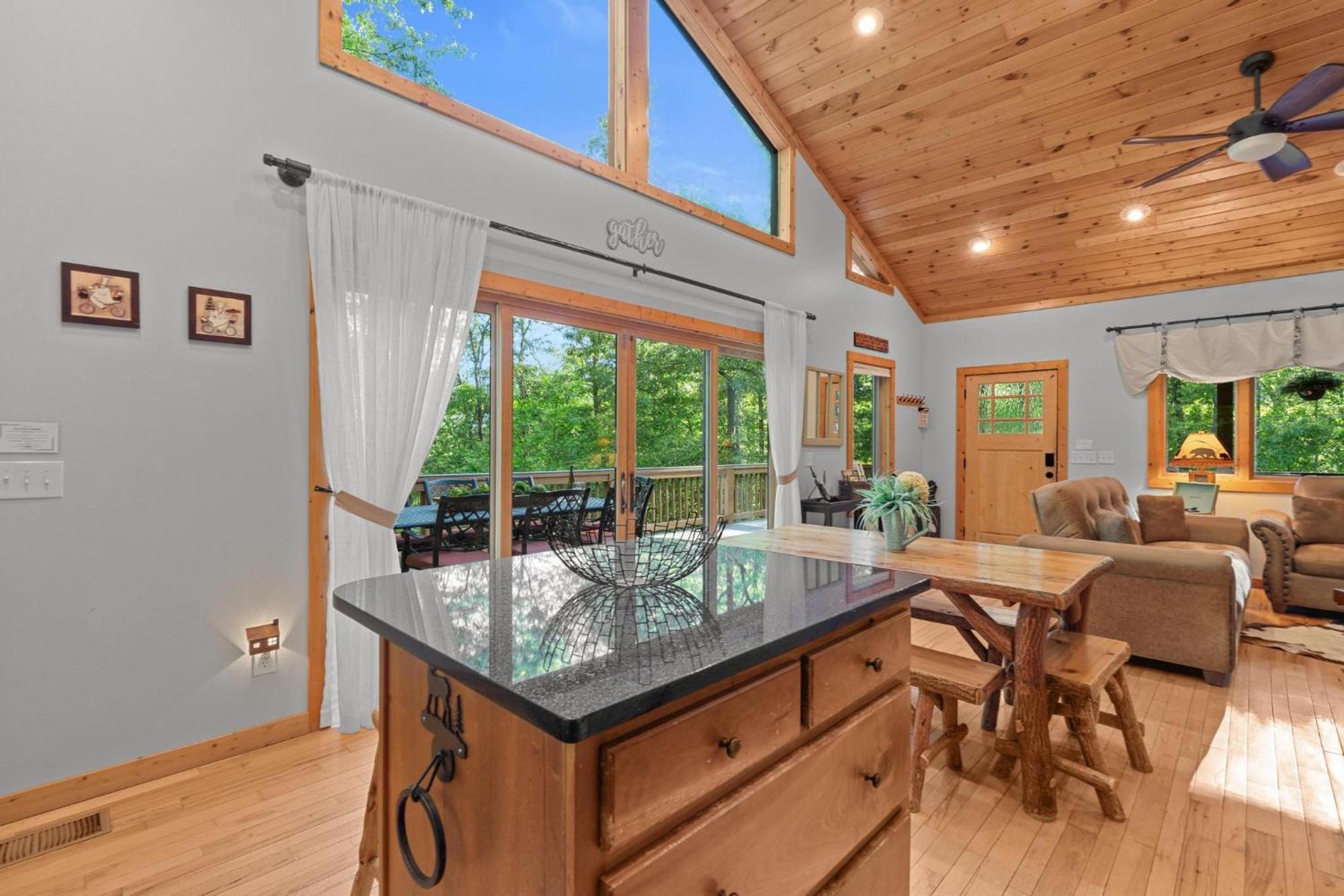 Lux Mtn Cabin - Hot Tub, Fire Pit, Game Room Франклин Экстерьер фото