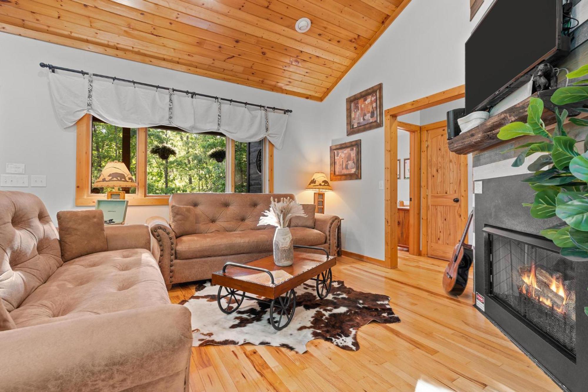 Lux Mtn Cabin - Hot Tub, Fire Pit, Game Room Франклин Экстерьер фото