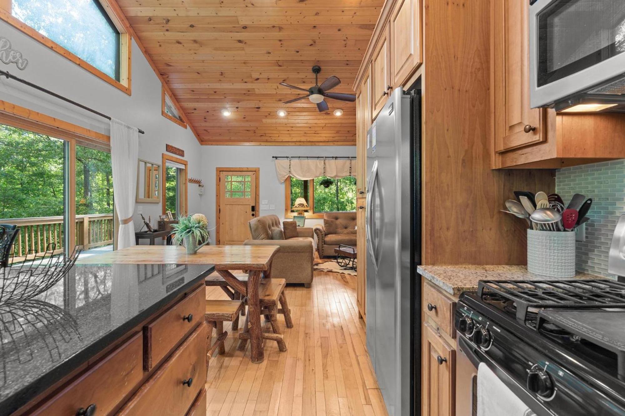 Lux Mtn Cabin - Hot Tub, Fire Pit, Game Room Франклин Экстерьер фото