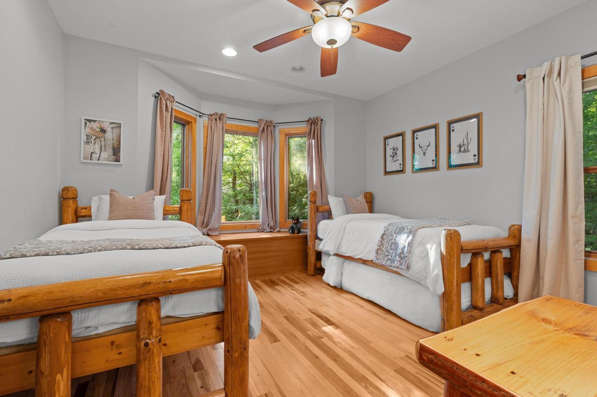 Lux Mtn Cabin - Hot Tub, Fire Pit, Game Room Франклин Экстерьер фото